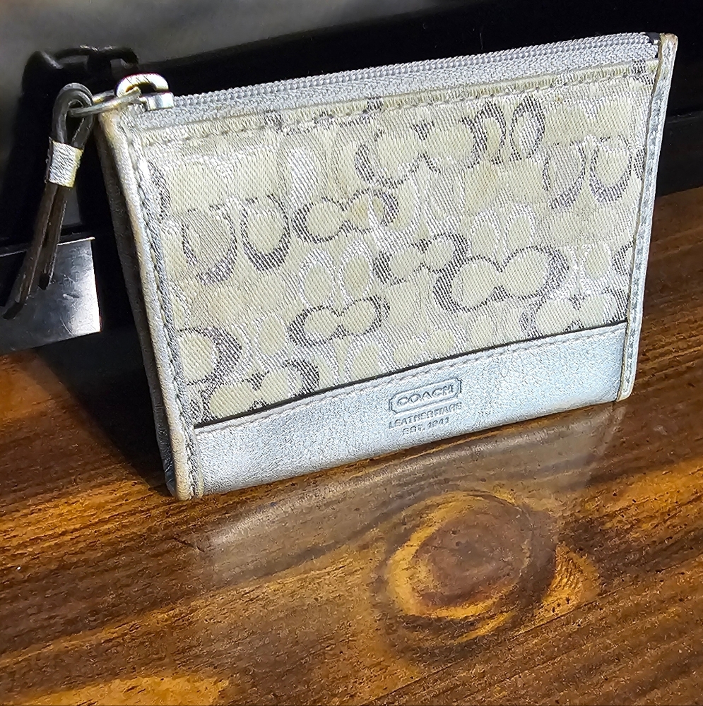 Coach Metallic Silver Jacquard Slim card case with key ring EUC - Picture 1 of 13